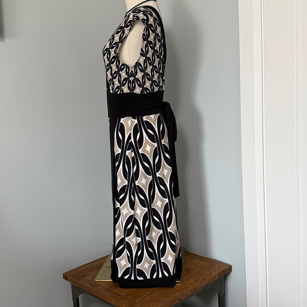 Le Château Geometric Maxi Dress – Size M,made in Canada for vacation or everyday - Picture 6 of 8